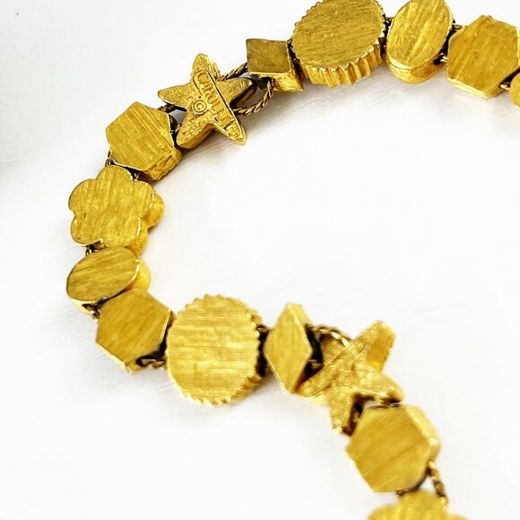 Carolee Vintage Pearl & Brushed Gold Slide Charm Bracelet - Picture 6 of 7